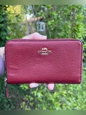 COACH Women's Medium Id Zip-Around Wallet Burgundy Pebbled Leather
